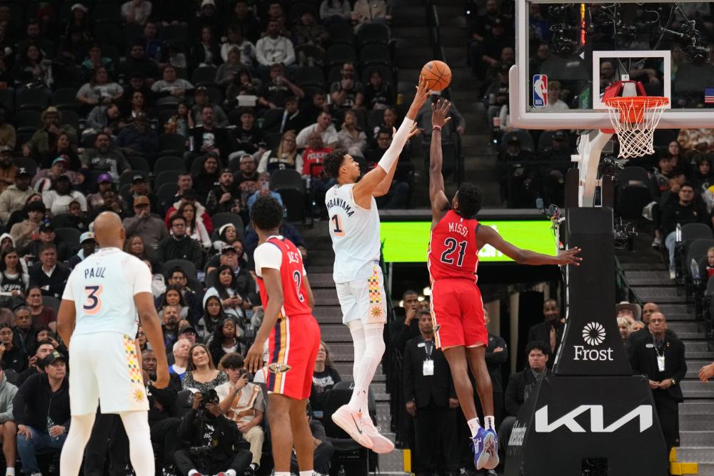 库里35岁后第8次轰45+分，历史仅他和詹姆斯&乔丹超2次（库里35岁后第8场45+，历史上能3次以上达成者仅他与詹姆斯、乔丹）