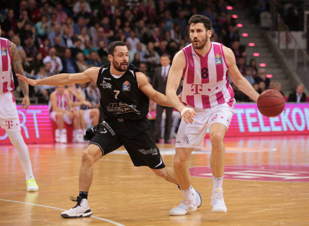 足球周刊：刘若钒曾想回成都却被徐正源拒绝，后获里卡多、穆斯卡特赏识（足球周刊：刘若钒欲回归成都遭徐正源拒绝，此后获里卡多与穆斯卡特青睐）