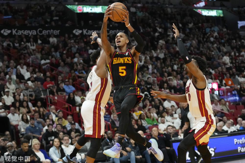 巴塞罗那迎战特内里费：女子足球联赛的巅峰对决（女足联赛焦点战：巴塞罗那对阵特内里费）